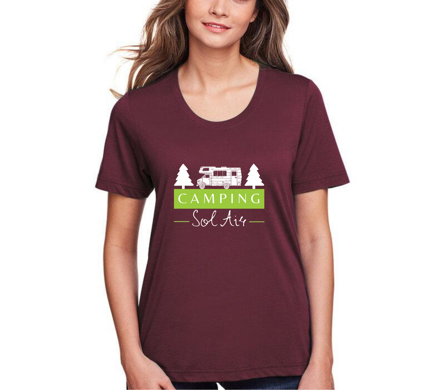 Chandail à manches courtes orné d’un logo de 11 pouces du camping.