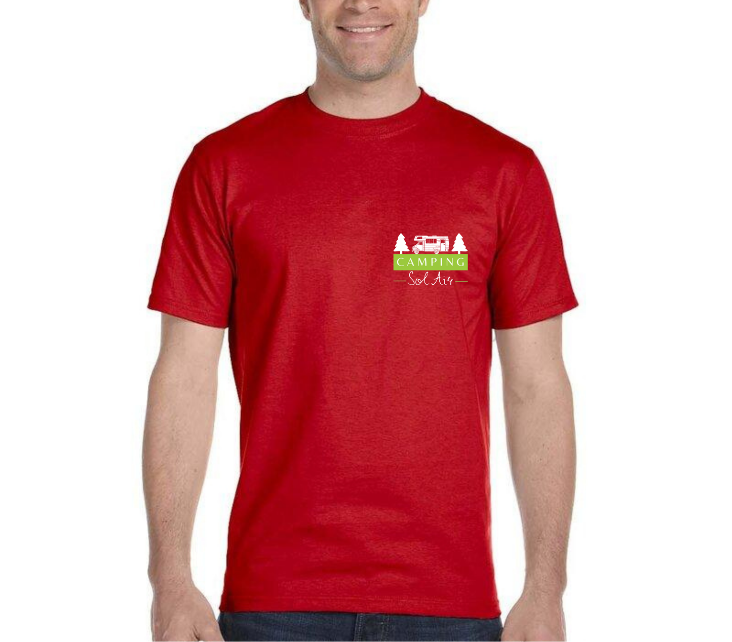 Chandail à manches courtes orné d’un logo de 4 pouces du camping.