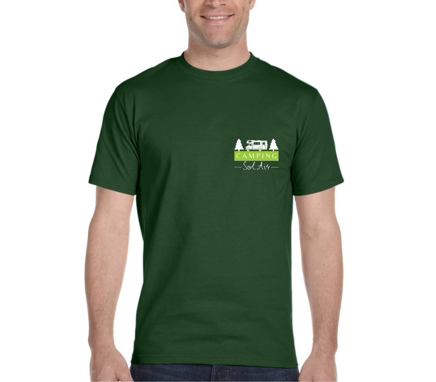 Chandail à manches courtes orné d’un logo de 4 pouces du camping.