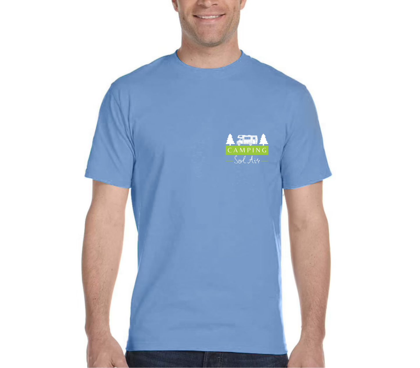 Chandail à manches courtes orné d’un logo de 4 pouces du camping.