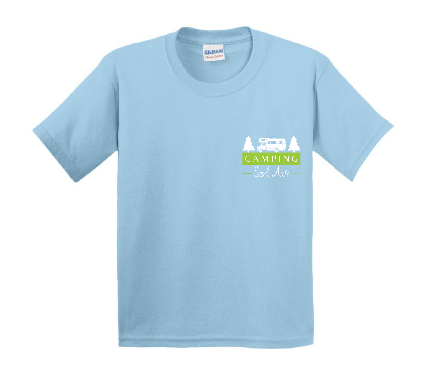 Chandail pour enfant à manches courtes, confortable et stylé, arborant fièrement le logo du camping (format 4 pouces) pour un look à la fois décontracté et représentatif.
