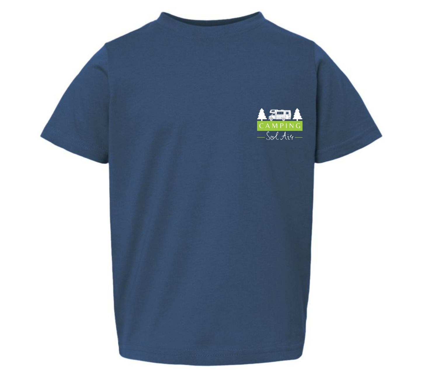 Chandail pour enfant T2, T3 et T4 à manches courtes, confortable et stylé, arborant fièrement le logo du camping (format 4 pouces) pour un look à la fois décontracté et représentatif.