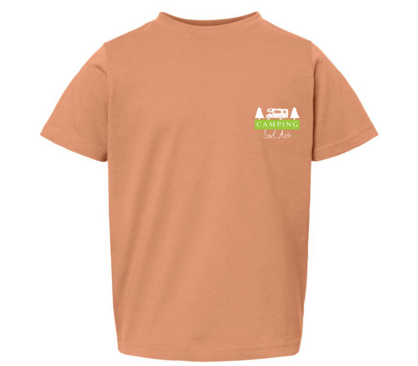 Chandail pour enfant T2, T3 et T4 à manches courtes, confortable et stylé, arborant fièrement le logo du camping (format 4 pouces) pour un look à la fois décontracté et représentatif.