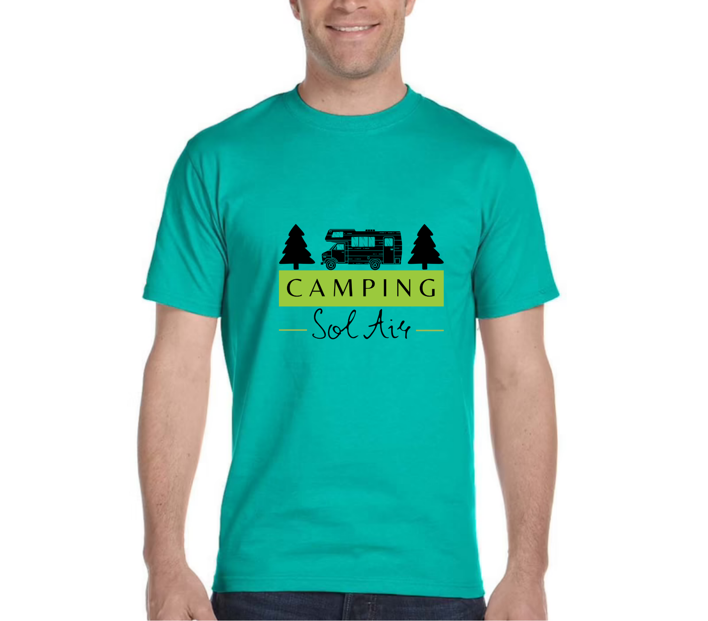 Chandail à manches courtes orné d’un logo de 11 pouces du camping.