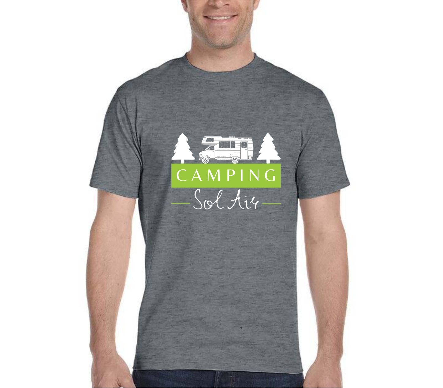 Chandail à manches courtes orné d’un logo de 11 pouces du camping.