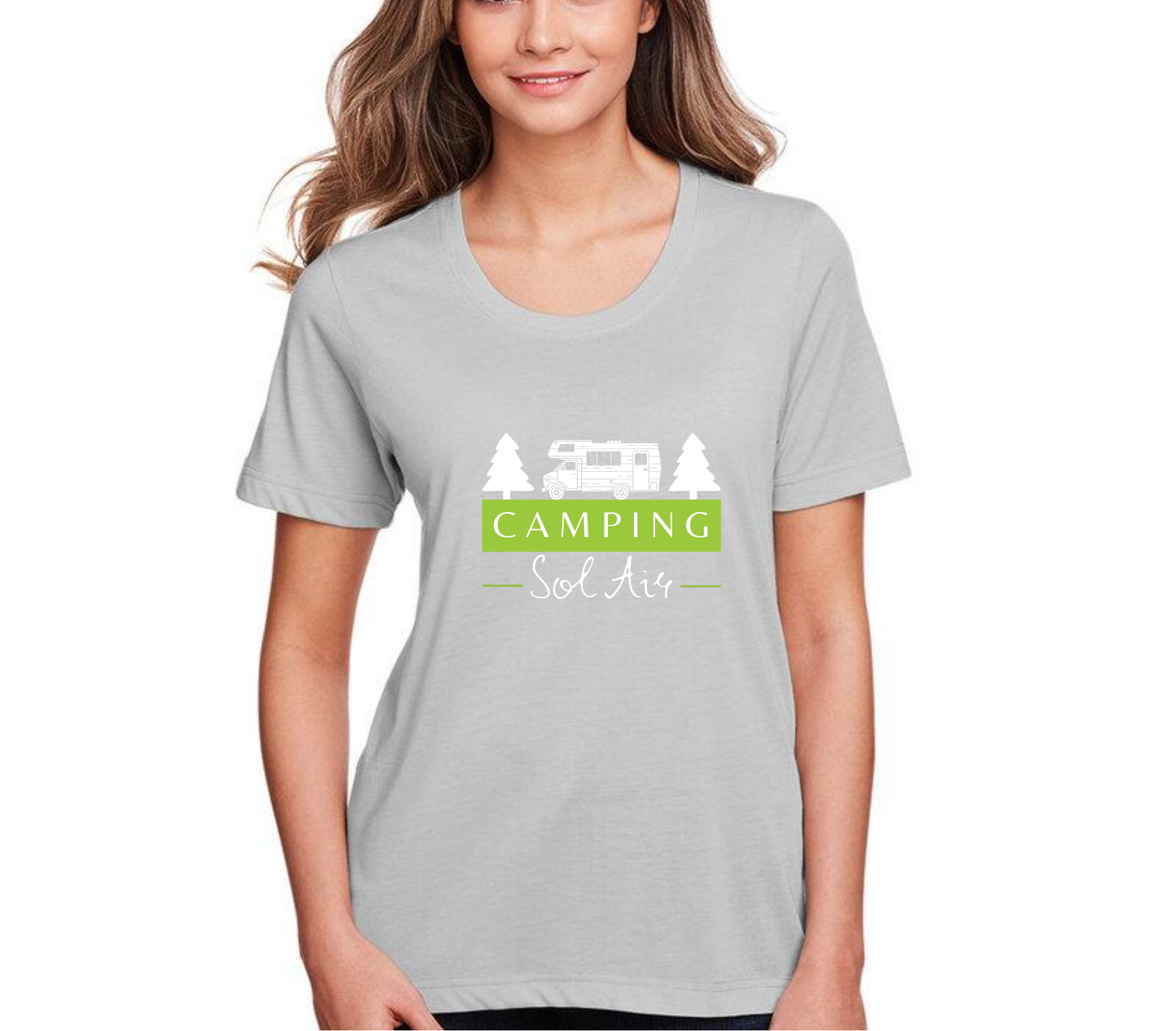 Chandail à manches courtes orné d’un logo de 11 pouces du camping.