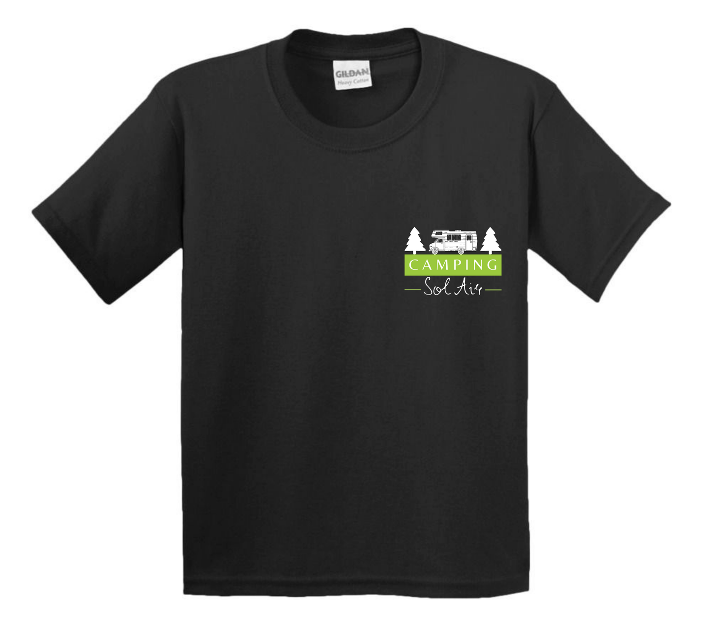 Chandail pour enfant à manches courtes, confortable et stylé, arborant fièrement le logo du camping (format 4 pouces) pour un look à la fois décontracté et représentatif.