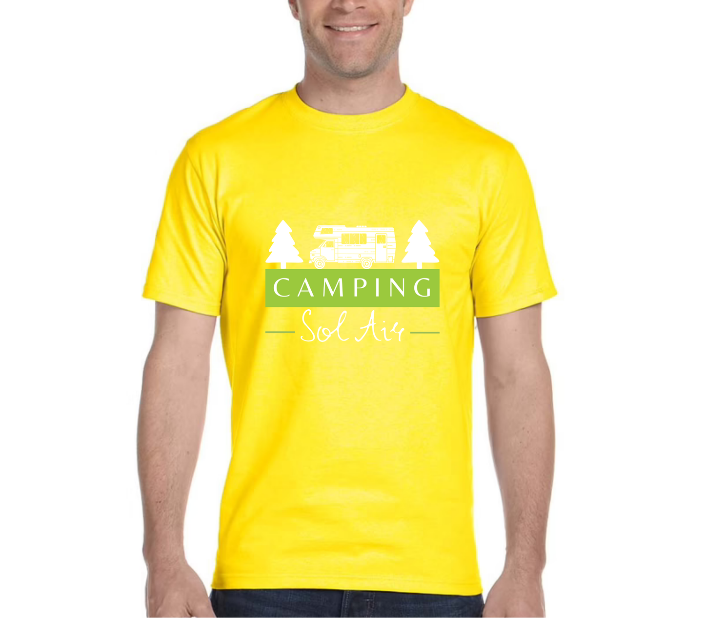Chandail à manches courtes orné d’un logo de 11 pouces du camping.