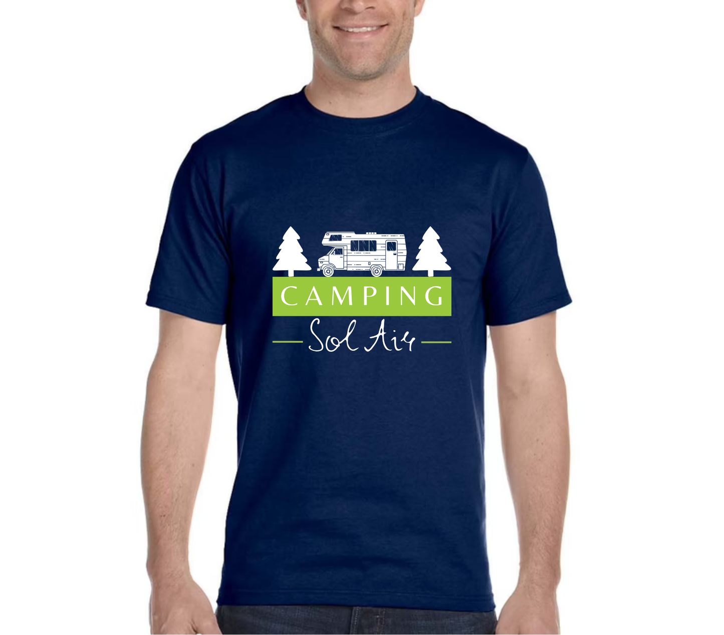 Chandail à manches courtes orné d’un logo de 11 pouces du camping.