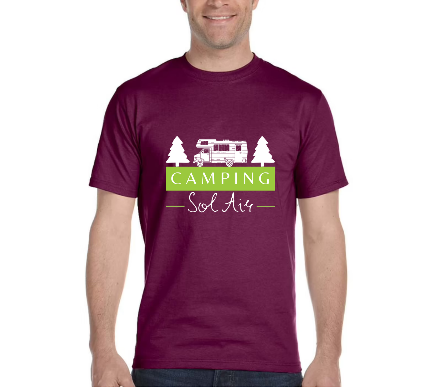 Chandail à manches courtes orné d’un logo de 11 pouces du camping.