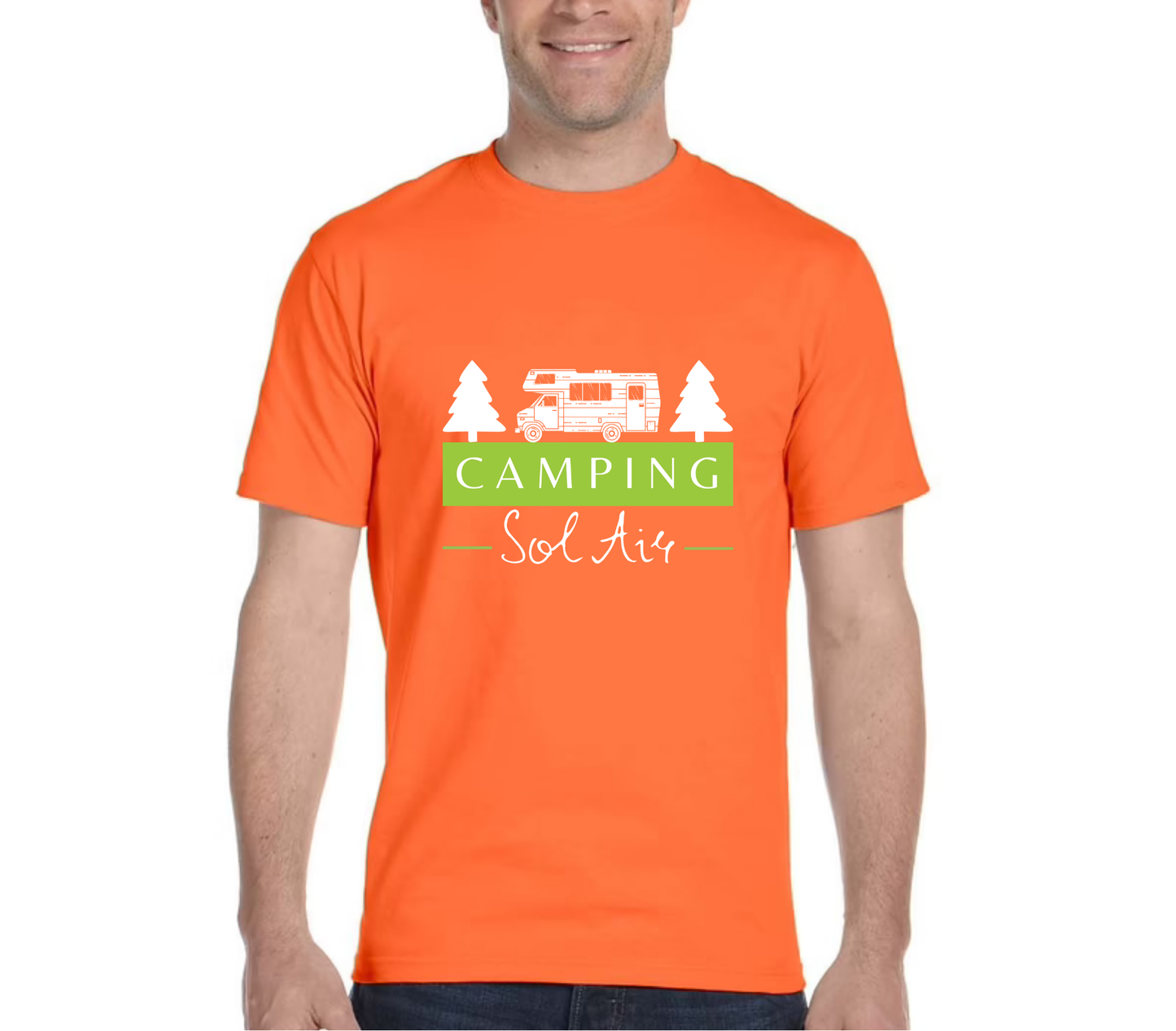 Chandail à manches courtes orné d’un logo de 11 pouces du camping.