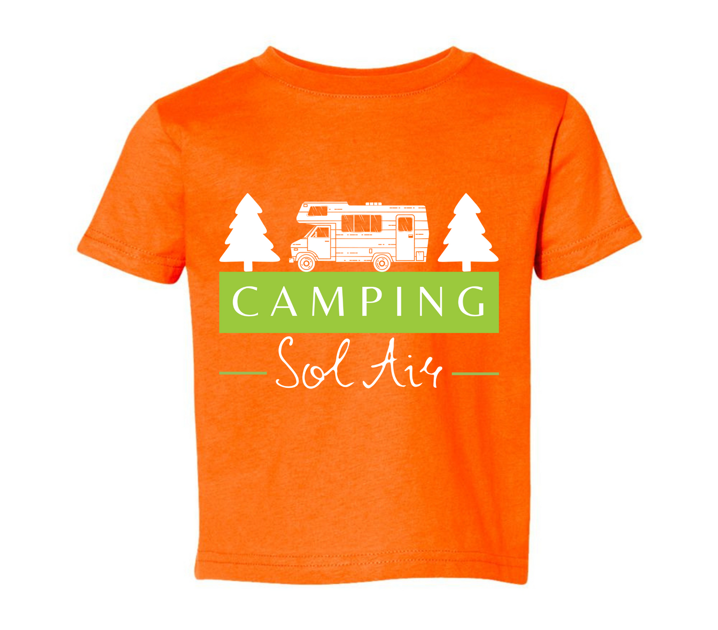 Chandail pour enfant T2, T3 et T4 à manches courtes, confortable et stylé, arborant fièrement le logo du camping (format 10 pouces) pour un look à la fois décontracté et représentatif.