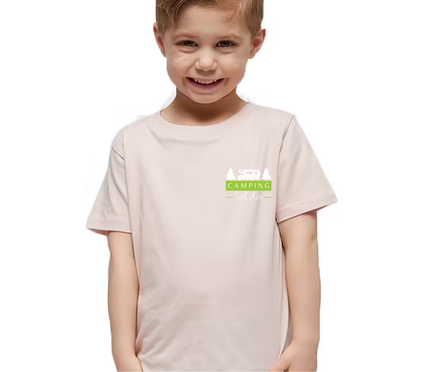 Chandail pour enfant T2, T3 et T4 à manches courtes, confortable et stylé, arborant fièrement le logo du camping (format 4 pouces) pour un look à la fois décontracté et représentatif.