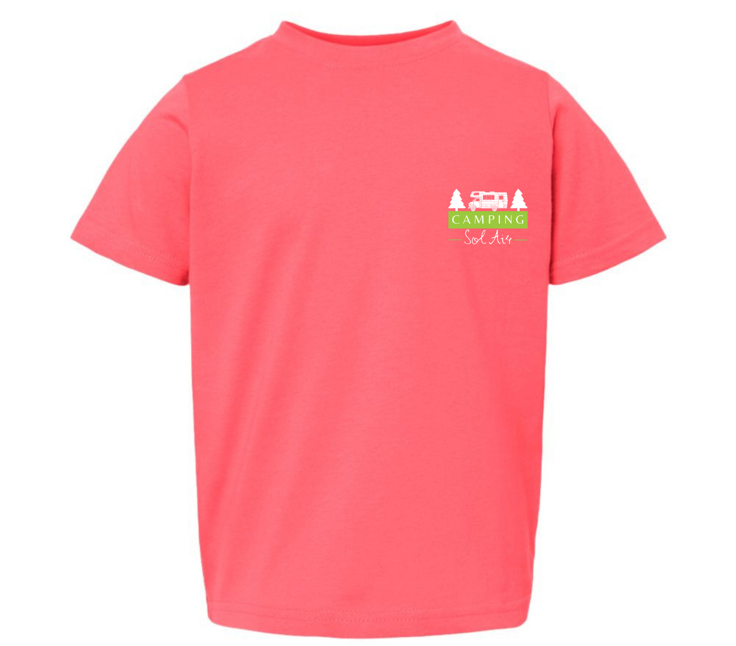 Chandail pour enfant T2, T3 et T4 à manches courtes, confortable et stylé, arborant fièrement le logo du camping (format 4 pouces) pour un look à la fois décontracté et représentatif.