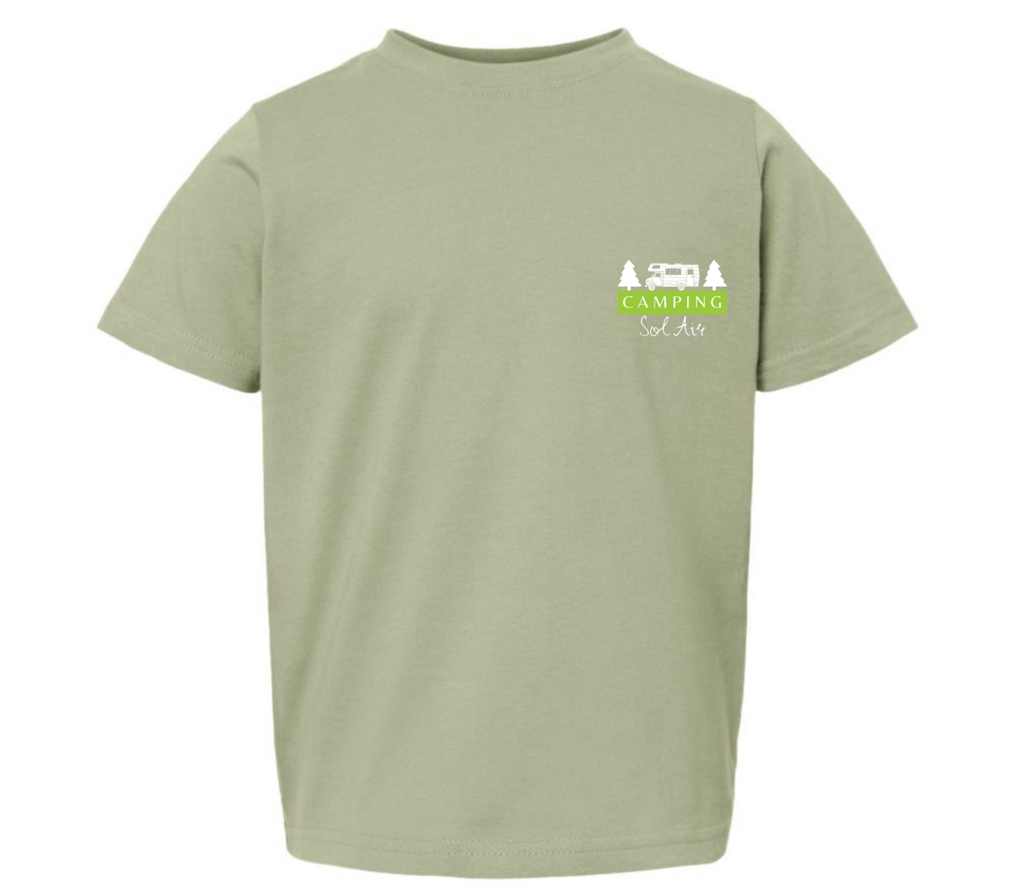 Chandail pour enfant T2, T3 et T4 à manches courtes, confortable et stylé, arborant fièrement le logo du camping (format 4 pouces) pour un look à la fois décontracté et représentatif.