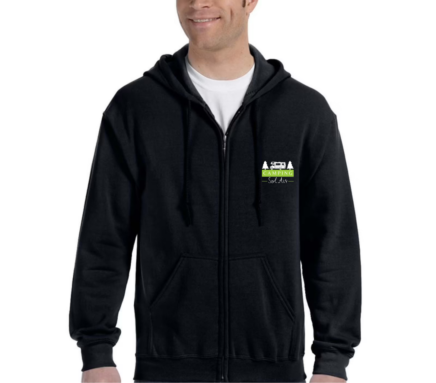 Veste à capuche Gildan Unisexe – Confort et Style au Quotidien - orné d’un logo de 4 pouces du camping