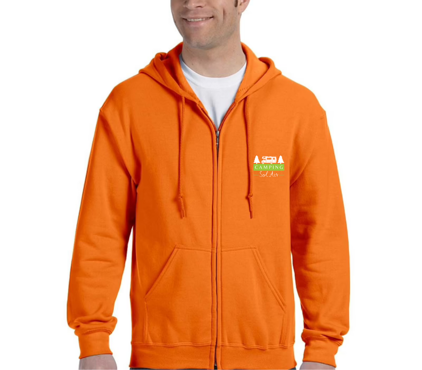 Veste à capuche Gildan Unisexe – Confort et Style au Quotidien - orné d’un logo de 4 pouces du camping