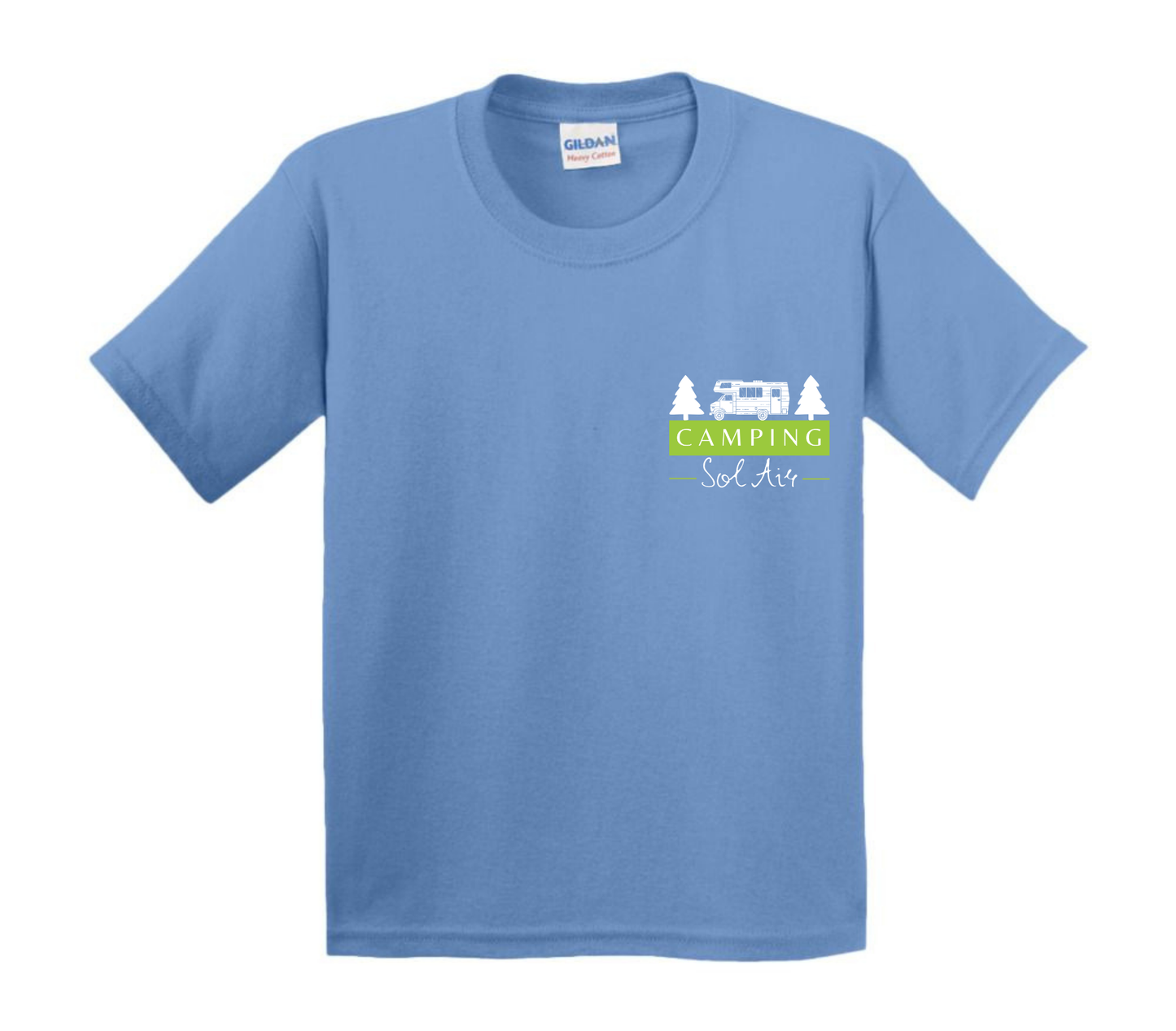 Chandail pour enfant à manches courtes, confortable et stylé, arborant fièrement le logo du camping (format 4 pouces) pour un look à la fois décontracté et représentatif.