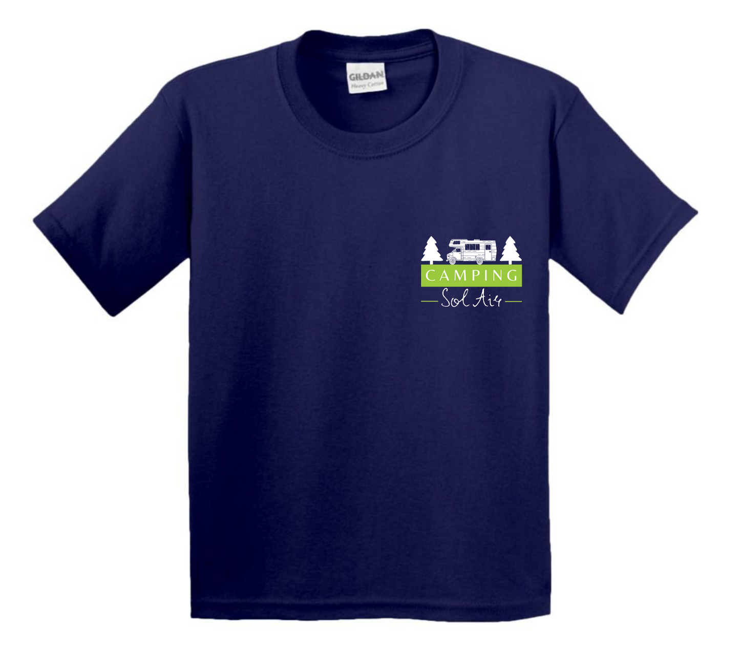 Chandail pour enfant à manches courtes, confortable et stylé, arborant fièrement le logo du camping (format 4 pouces) pour un look à la fois décontracté et représentatif.