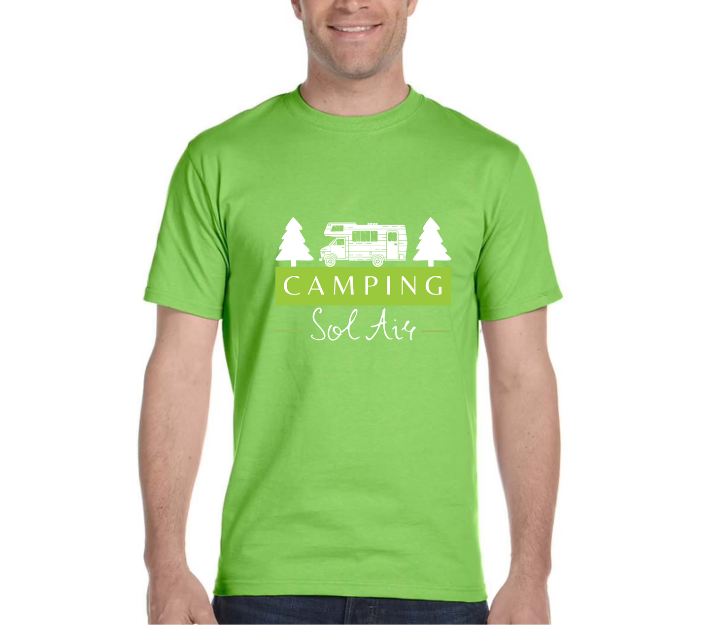 Chandail à manches courtes orné d’un logo de 11 pouces du camping.