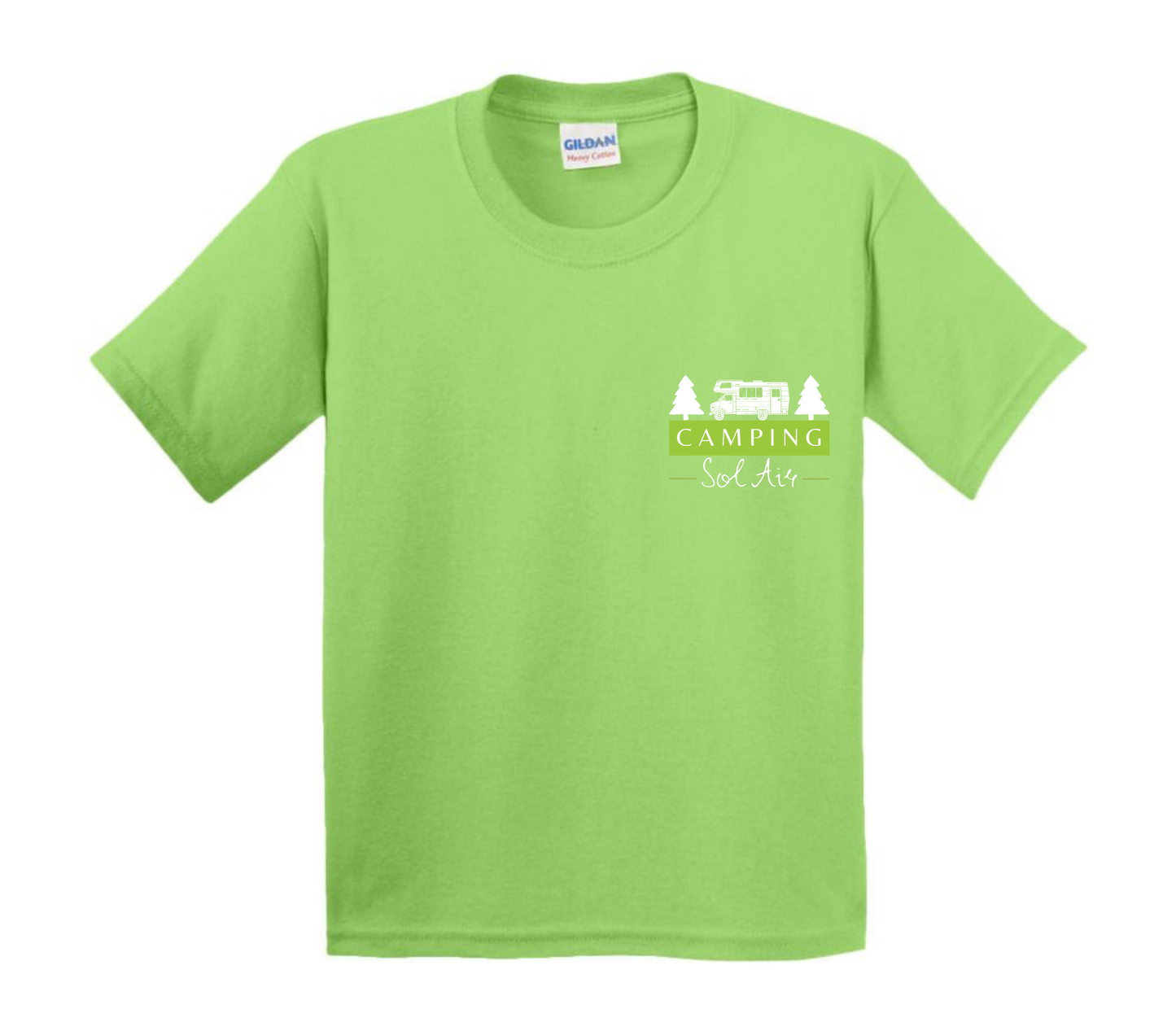 Chandail pour enfant à manches courtes, confortable et stylé, arborant fièrement le logo du camping (format 4 pouces) pour un look à la fois décontracté et représentatif.