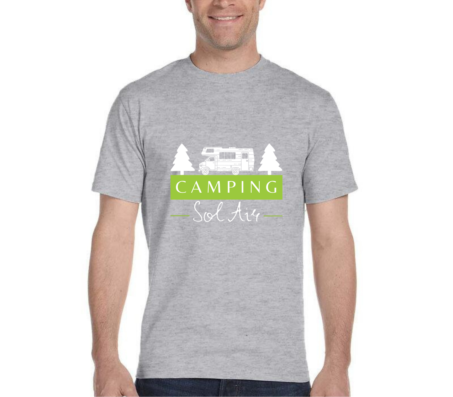 Chandail à manches courtes orné d’un logo de 11 pouces du camping.