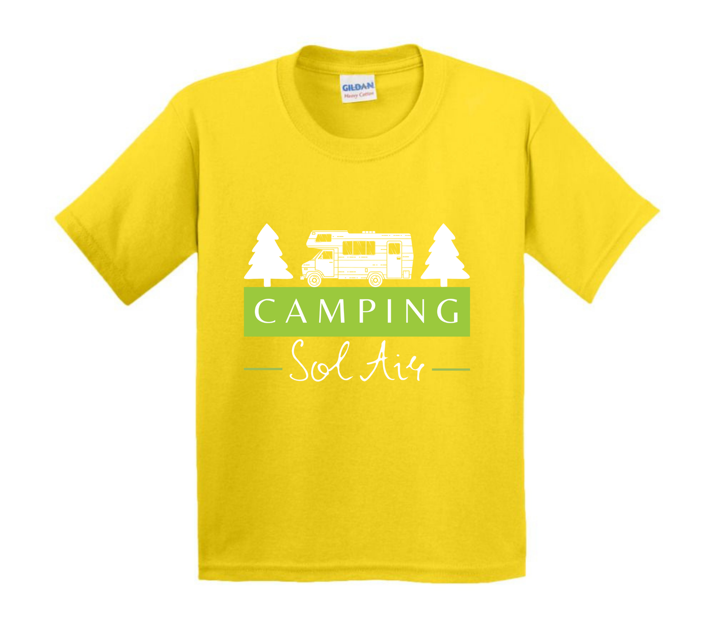 Chandail pour enfant à manches courtes, confortable et stylé, arborant fièrement le logo du camping (format 10 pouces) pour un look à la fois décontracté et représentatif.