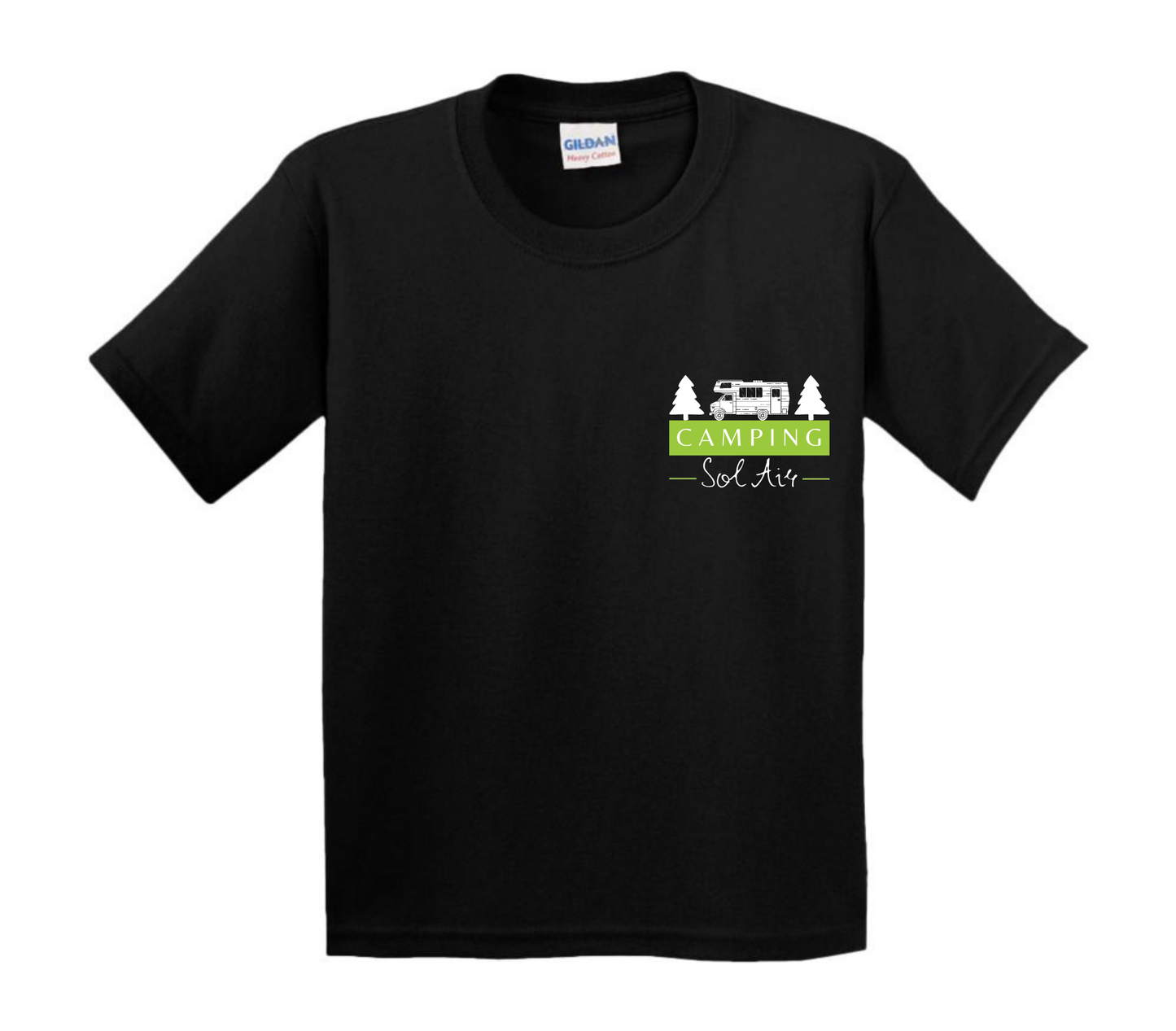 Chandail pour enfant à manches courtes, confortable et stylé, arborant fièrement le logo du camping (format 4 pouces) pour un look à la fois décontracté et représentatif.