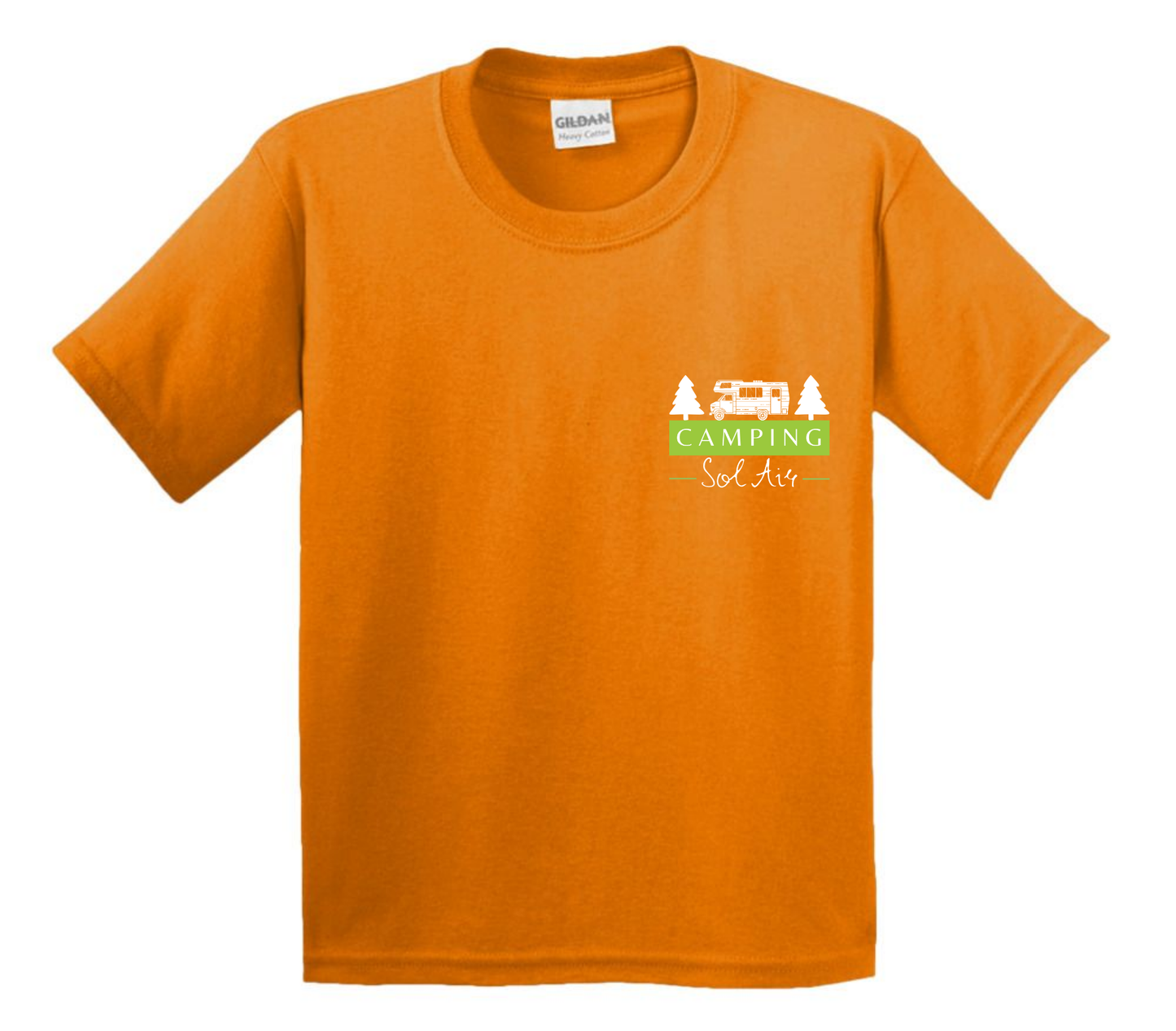 Chandail pour enfant à manches courtes, confortable et stylé, arborant fièrement le logo du camping (format 4 pouces) pour un look à la fois décontracté et représentatif.