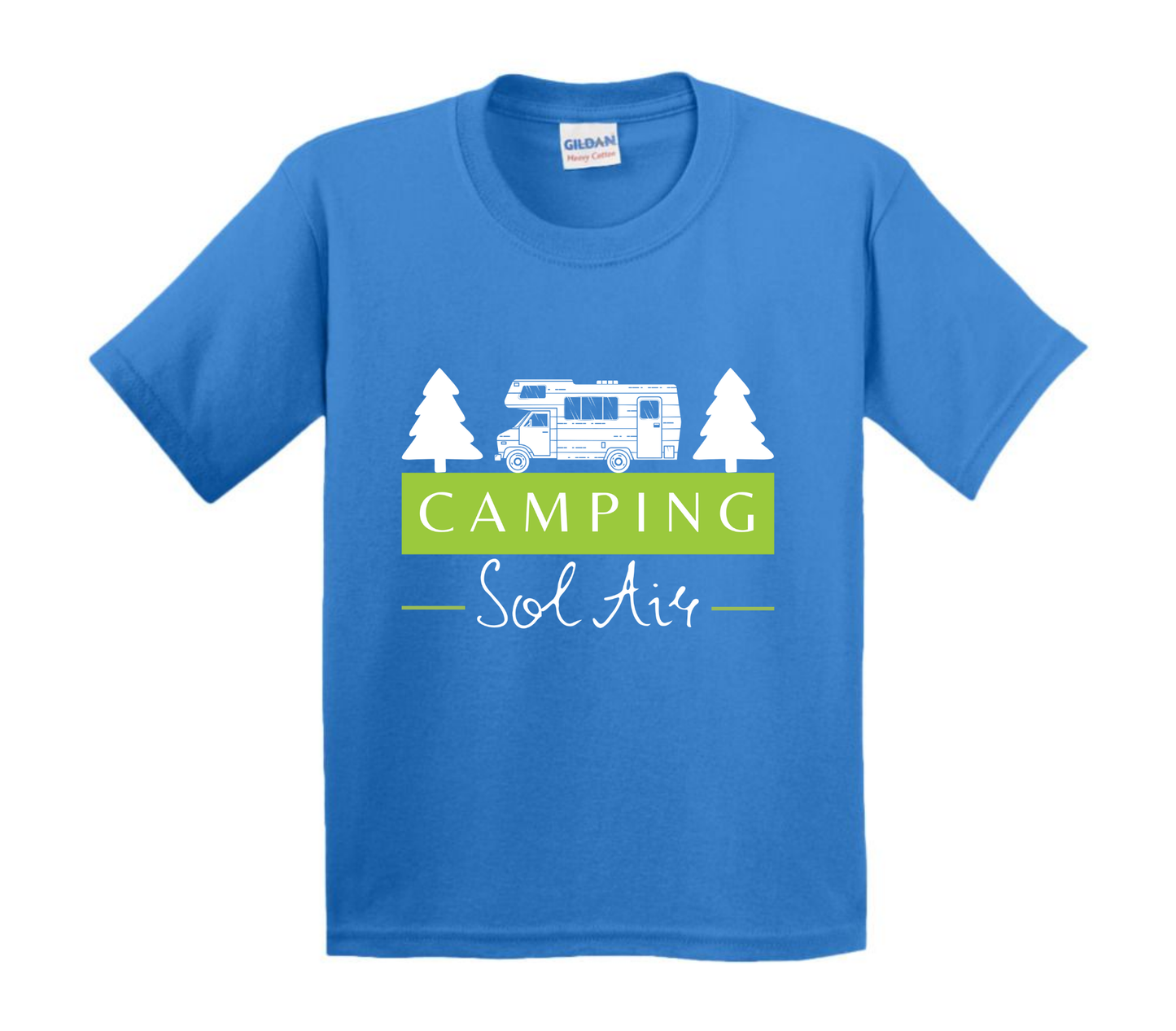 Chandail pour enfant à manches courtes, confortable et stylé, arborant fièrement le logo du camping (format 10 pouces) pour un look à la fois décontracté et représentatif.